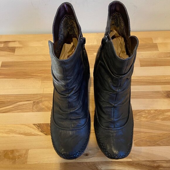 Indigo By Clarks Womens 7M black Leather Upper Ankle Boots kitten heels stitches - Picture 4 of 16